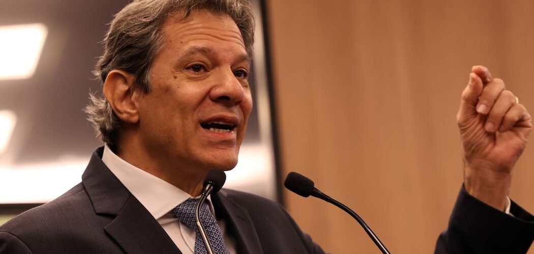 Política: Haddad critica tentativa de atrelar isenção do IR à anistia de 8 de janeiro