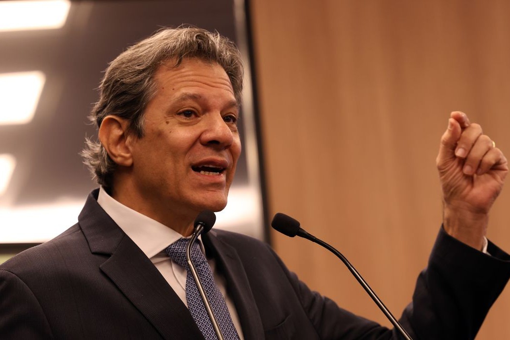 Política: Haddad critica tentativa de atrelar isenção do IR à anistia de 8 de janeiro