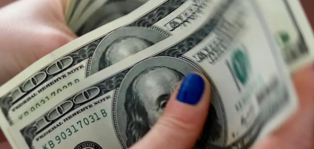 Economia: Dólar fecha a R$ 5,35 e atinge menor valor em 15 meses; entenda os motivos