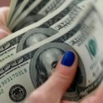 Economia: Dólar fecha a R$ 5,35 e atinge menor valor em 15 meses; entenda os motivos