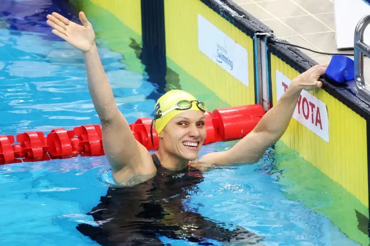 Natação: Carol Santiago conquista tricampeonato mundial nos 100m costas em Singapura