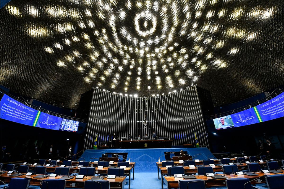 Política: Pautas econômicas avançam no Congresso com isenção de IR até R$ 5 mil e taxação de apostas