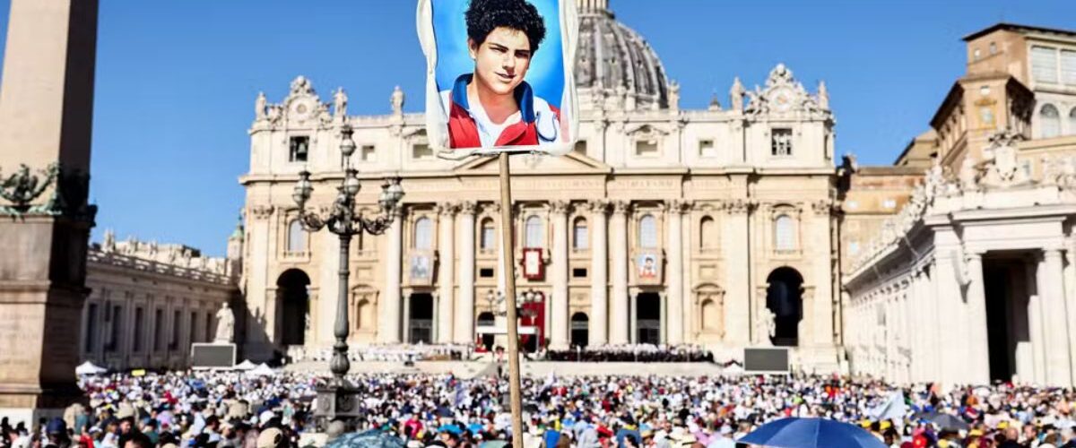 Carlo Acutis é canonizado no Vaticano e se torna o primeiro santo millennial