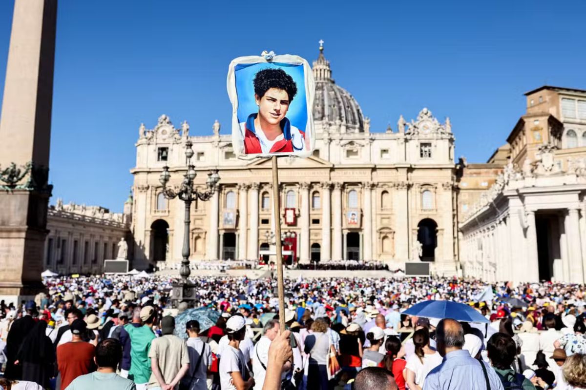 Carlo Acutis é canonizado no Vaticano e se torna o primeiro santo millennial