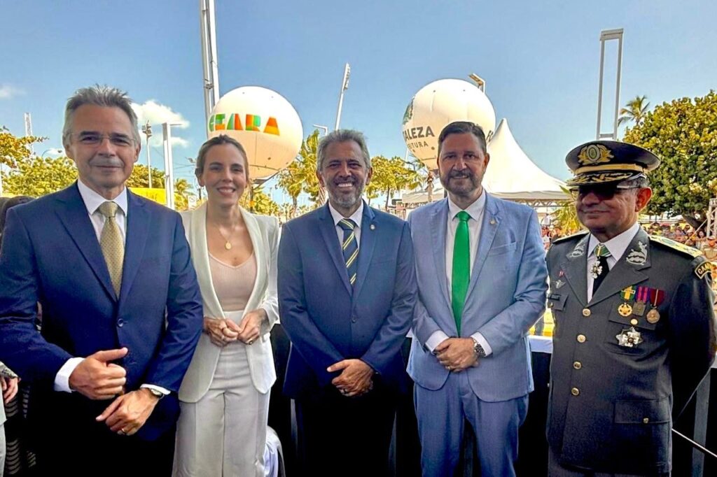 Ceará celebra os 203 anos da Independência com desfile cívico-militar em Fortaleza
