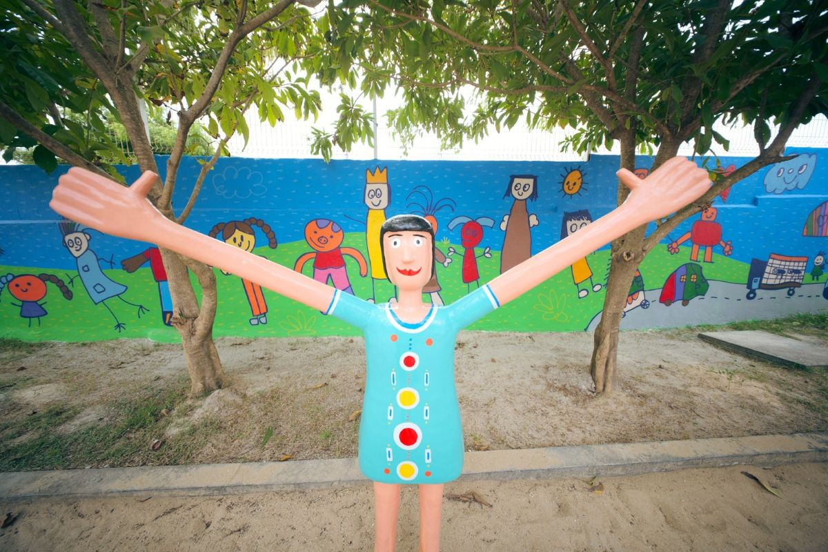 Arte Urbana: Projeto “Ateliê do Brincar” leva murais artísticos e brinquedos-escultura a creches no interior do Ceará