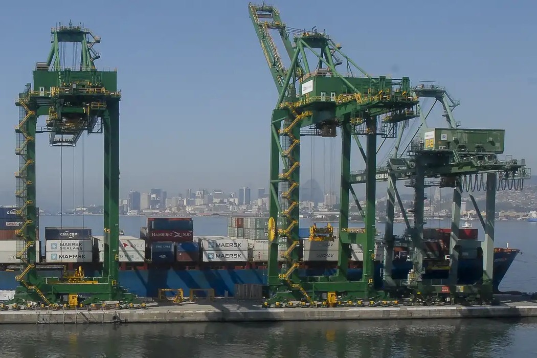 Tarifaço de Trump completa 1 mês: Brasil reage com defesa da soberania e medidas de apoio às empresas