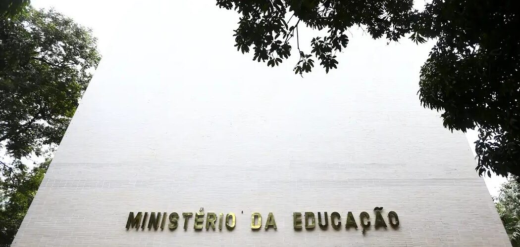 Educação: MEC divulga lista de cursos superiores semipresenciais autorizados em 2025