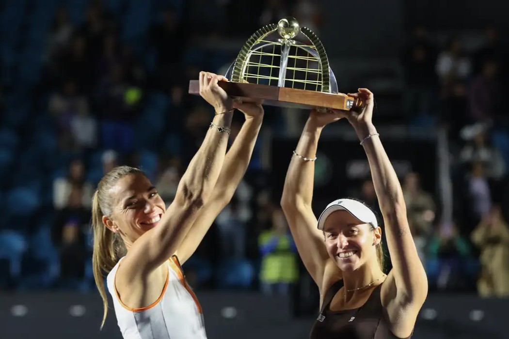 Tênis: Luisa Stefani e Timea Babos conquistam título de duplas no SP Open