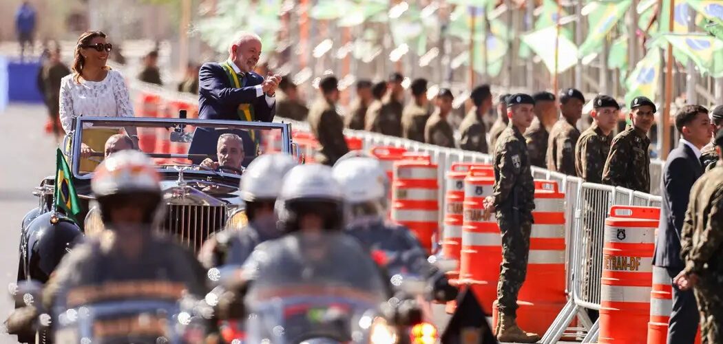 Lula abre desfile de 7 de Setembro sob gritos de “sem anistia” e mensagem de soberania