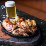 Gastronomia: Cervejaria Turatti Varjota realiza noites de churrasco com chope artesanal liberado em Fortaleza