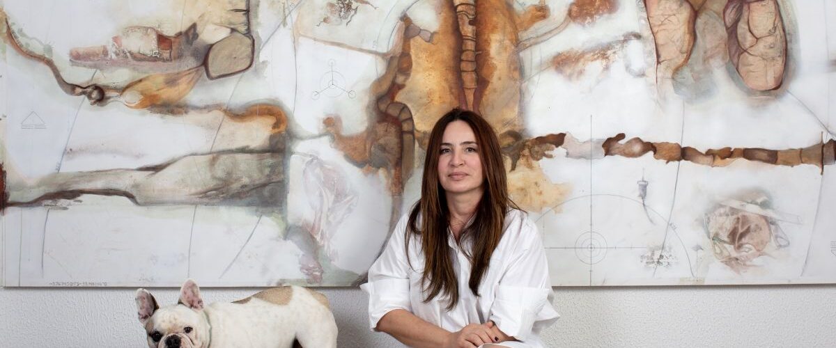 Cultura: Cristina Vasconcelos estreia exposição individual na Cave com mostra “Arqueologia da Superfície”