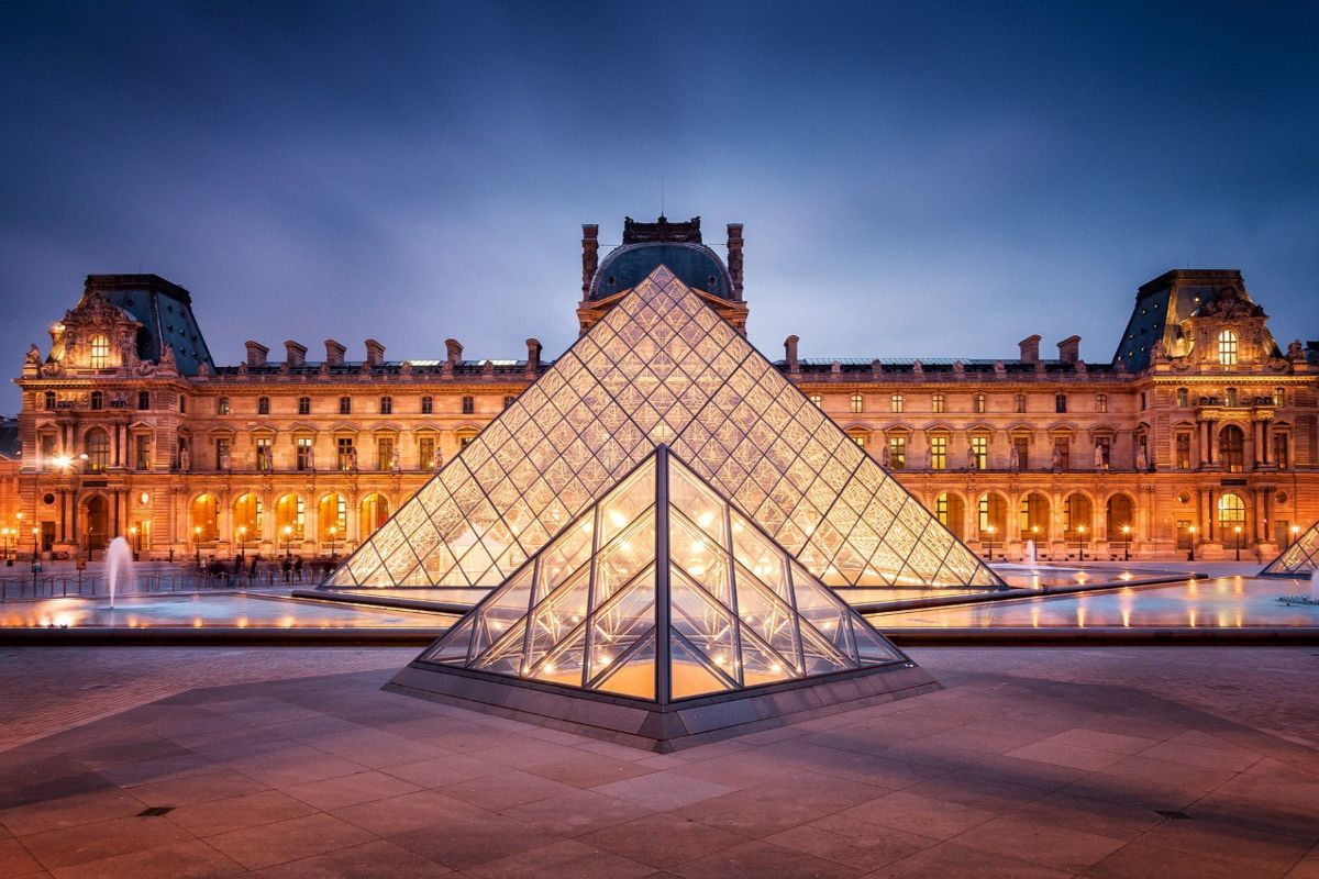 Internacional: Museu do Louvre reabre após roubo de joias avaliadas em mais de R$ 500 milhões