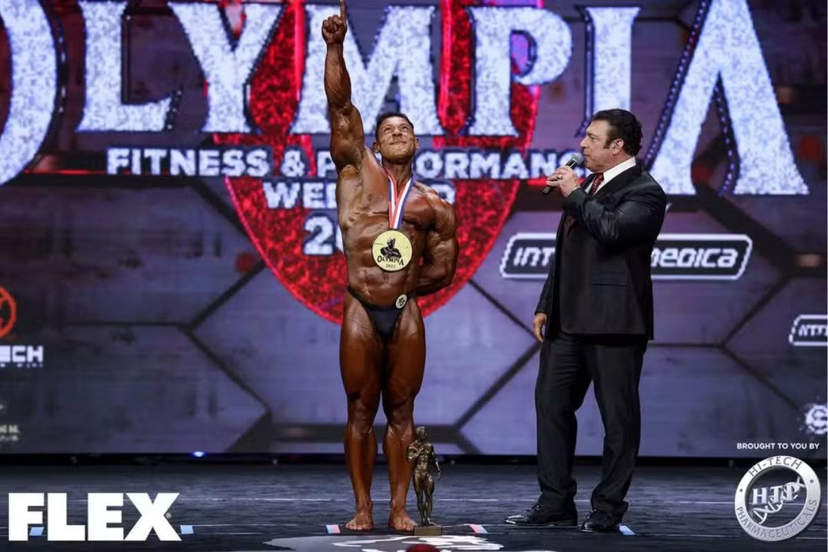 Fisiculturismo: Ramon Dino faz história e conquista o título inédito da Classic Physique no Mr. Olympia 2025
