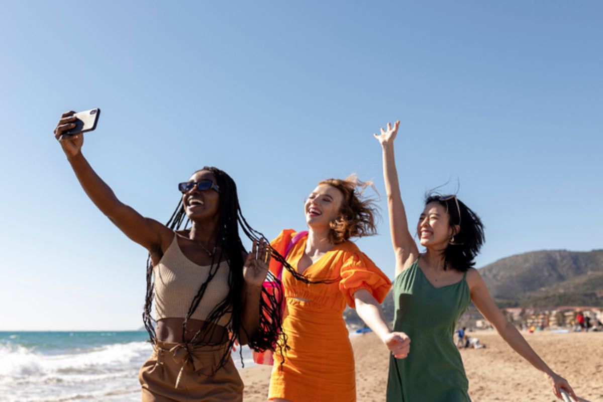 Turismo em alta: 94% dos estrangeiros aprovam experiência no Brasil, aponta pesquisa da Embratur