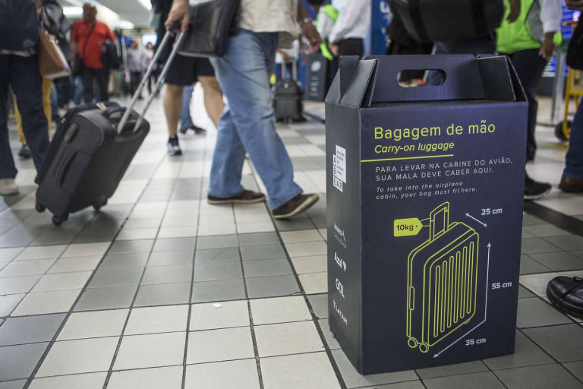 Política: Senado aprova projeto que proíbe cobrança por bagagem de mão em voos no Brasil