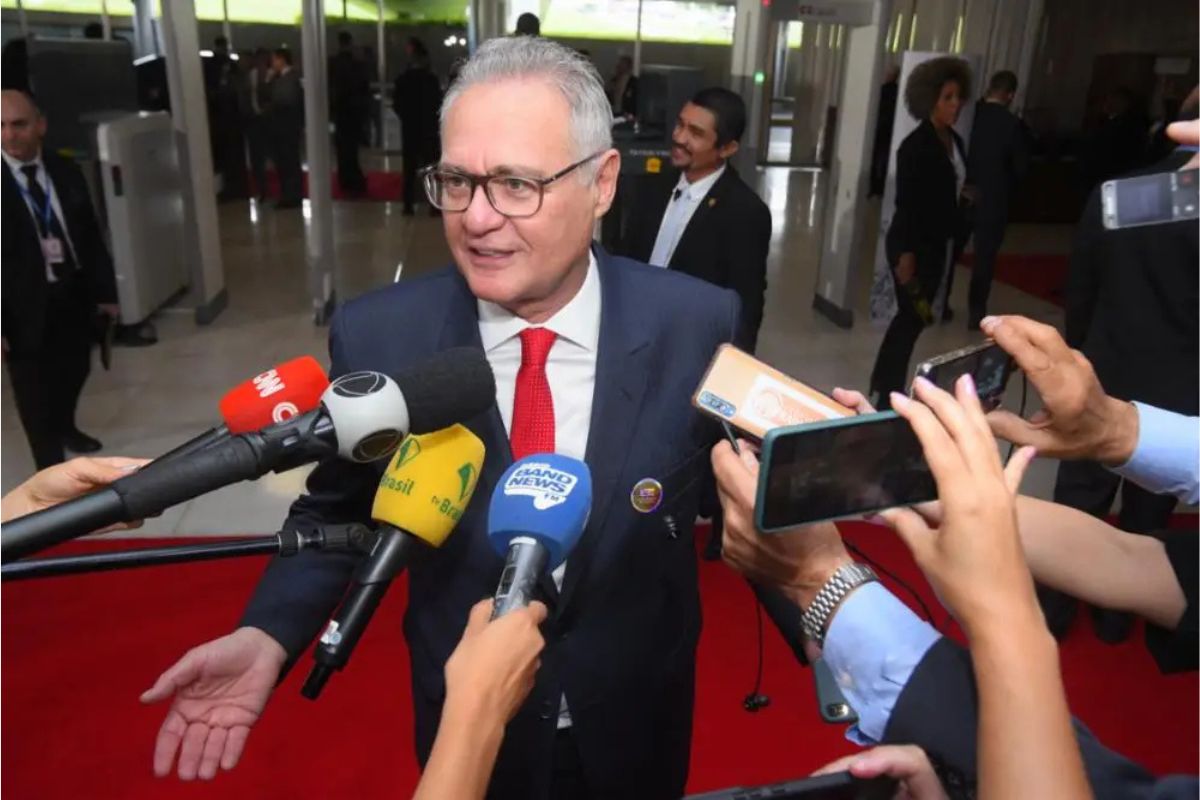 Política: Renan Calheiros deve apresentar relatório sobre isenção do Imposto de Renda na próxima semana