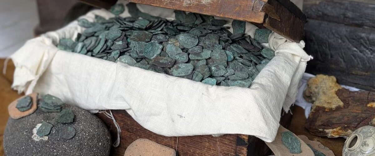 Tesouro: Mergulhadores encontram R$ 5 milhões em moedas em navio naufragado há 300 anos na “Costa do Tesouro”