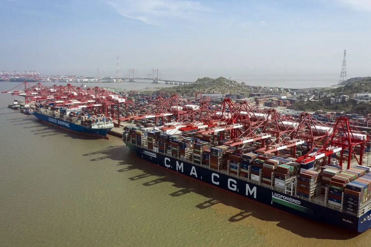 Internacional: China sanciona gigante sul-coreana Hanwha Ocean e amplia tensão com EUA, derrubando mercados globais