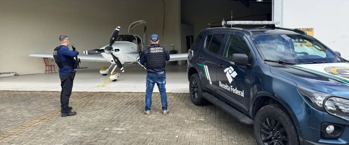 Apreensão: Receita Federal apreende avião com 571 iPhones irregulares avaliados em R$ 3 milhões em Santa Catarina