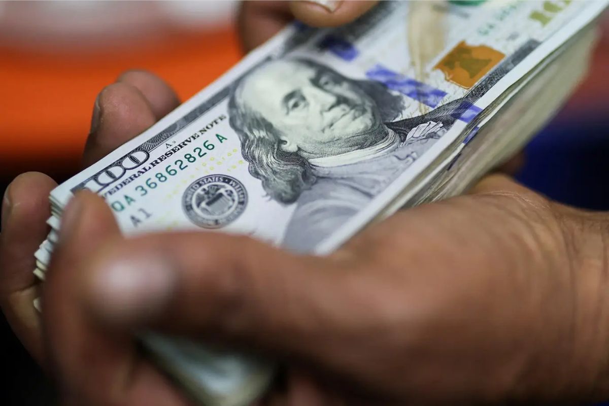 Economia: Dólar fecha em queda e volta a R$ 5,37 com otimismo após encontro entre Lula e Trump