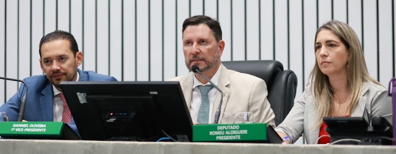 Política: Alece aprova PEC que prorroga contratos de professores temporários da UVA até junho de 2026