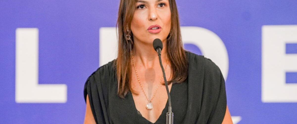 Comenda: Alece concede Medalha Herbert de Souza à primeira-dama do Ceará, Lia de Freitas