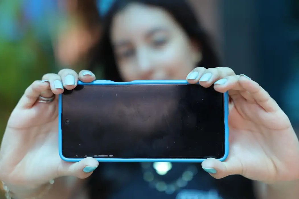 Educação: Uso de internet nas escolas cai de 51% para 37% entre adolescentes em 2025