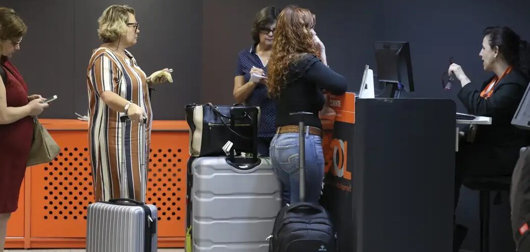 Política: Câmara vota urgência de projeto que proíbe cobrança por bagagem de mão