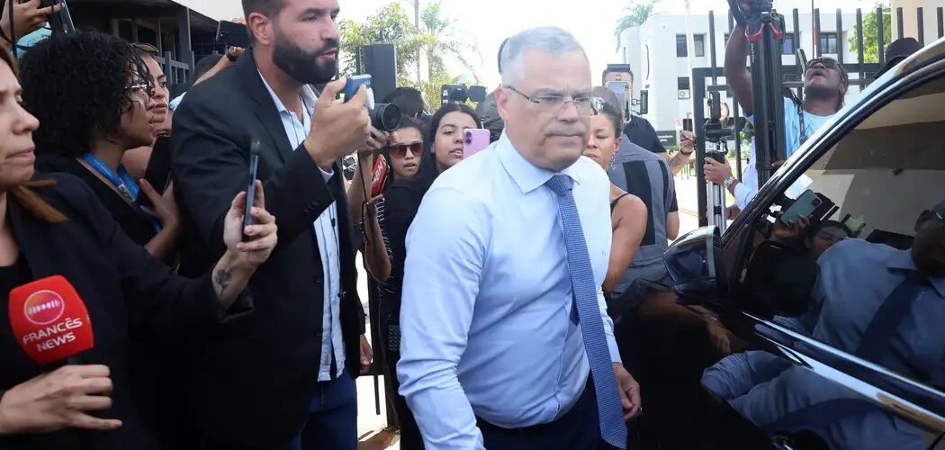 Direito: Defesa de Bolsonaro afirma que tornozeleira eletrônica foi usada para humilhar ex-presidente