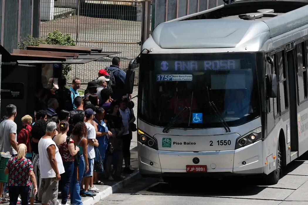 Economia: Setor de serviços cresce 0,6% em setembro e registra oitavo mês consecutivo de alta, aponta IBGE