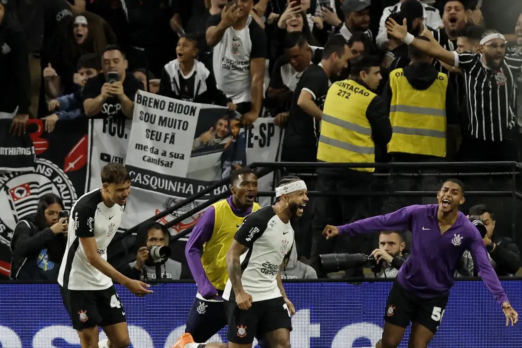 Futebol: Depay e Yuri Alberto brilham e Corinthians vence o Majestoso por 3 a 1 em Itaquera