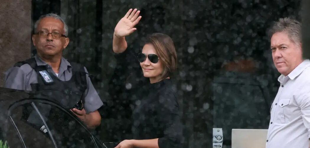 Justiça: Michelle Bolsonaro visita ex-presidente Jair Bolsonaro na PF após autorização do STF