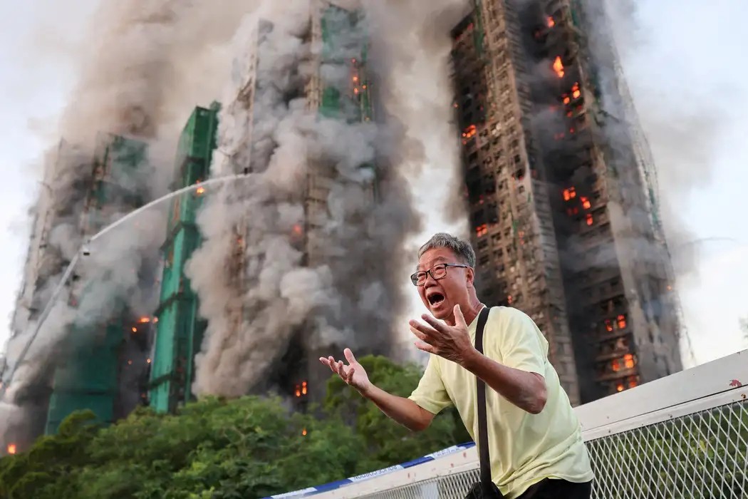 Tragédia: Número de mortos em incêndio em Hong Kong sobe para 128 após 42 horas de combate às chamas