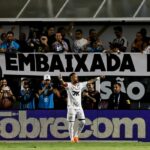 Futebol: Neymar marca, Santos goleia o Sport e deixa a zona de rebaixamento na reta final do Brasileirão