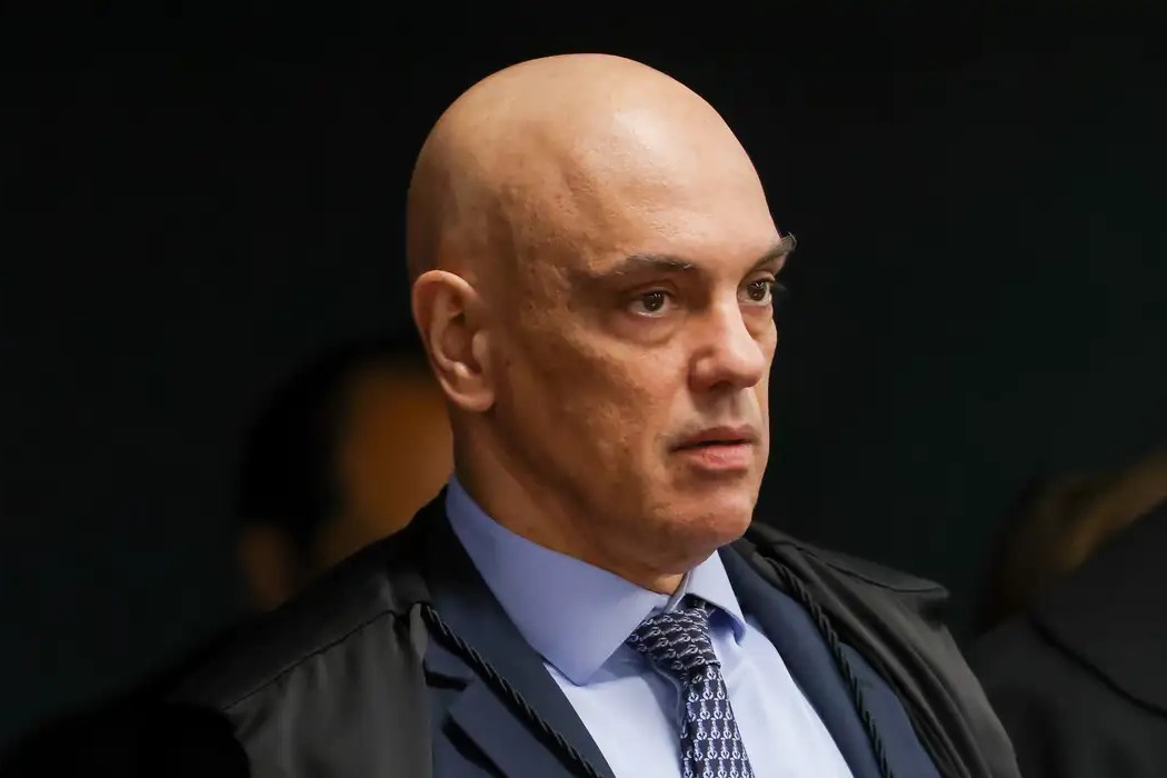 Justiça: Moraes cita possível tentativa de fuga ao determinar prisão preventiva de Bolsonaro