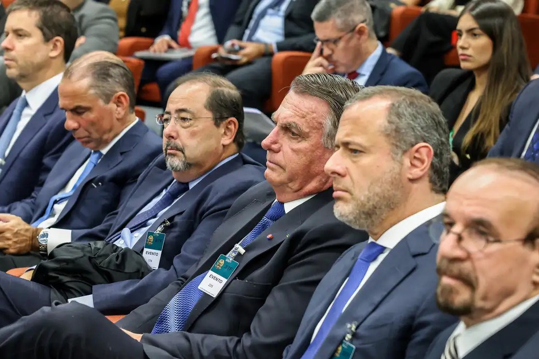 Direito: Defesas contestam execução imediata das penas de Bolsonaro e outros réus da trama golpista