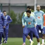 Futebol: Seleção Brasileira treina com elenco completo em Londres sob o comando de Ancelotti