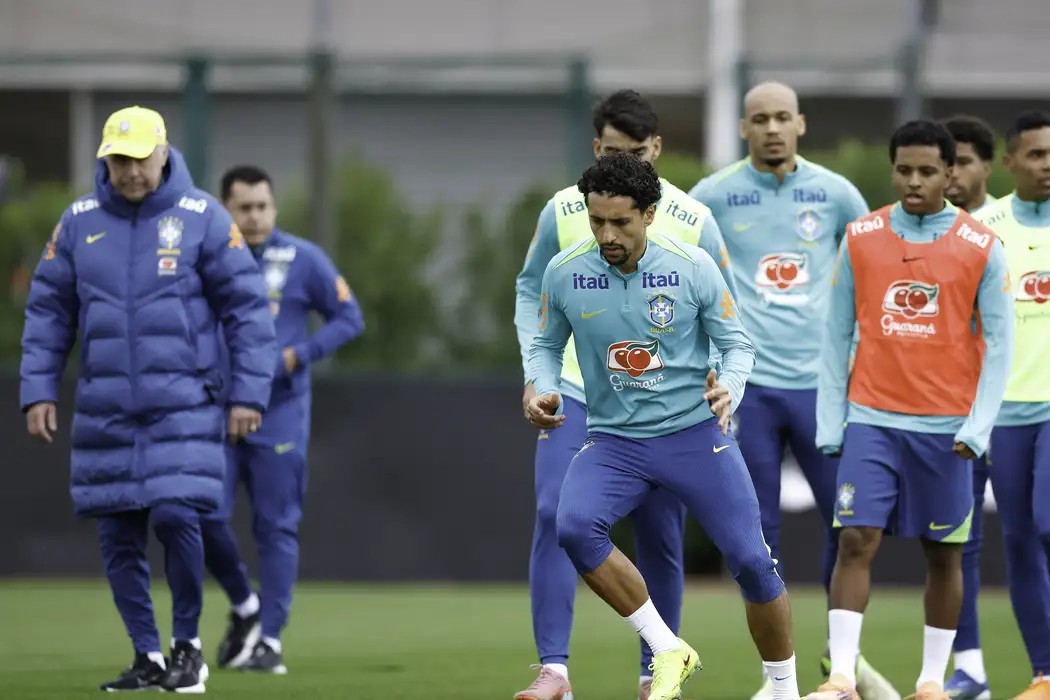 Futebol: Seleção Brasileira treina com elenco completo em Londres sob o comando de Ancelotti
