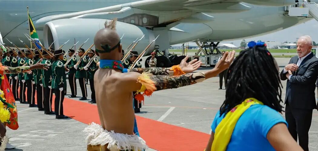 Internacional: Lula desembarca na África do Sul para participar da Cúpula do G20; minerais críticos e terras raras estão entre os temas centrais