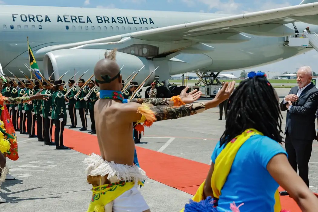 Internacional: Lula desembarca na África do Sul para participar da Cúpula do G20; minerais críticos e terras raras estão entre os temas centrais