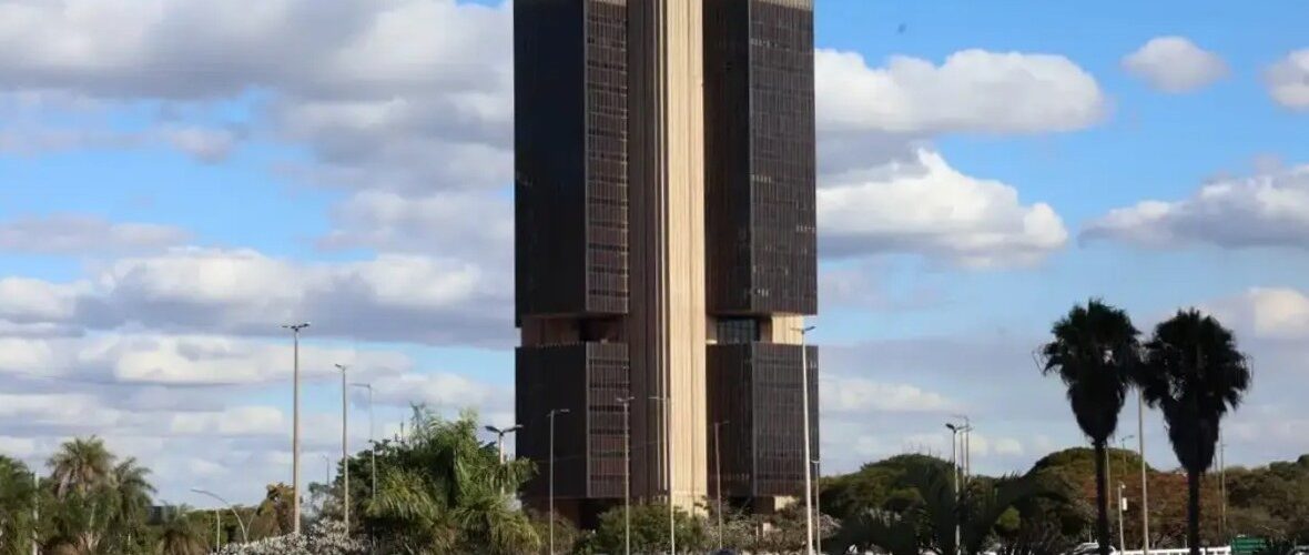Economia: Boletim Focus reduz previsões de inflação e câmbio para 2025, aponta Banco Central