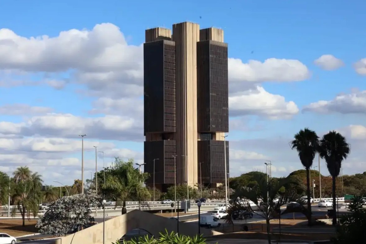 Economia: Brasil registra déficit em conta corrente acima do esperado em outubro, aponta Banco Central
