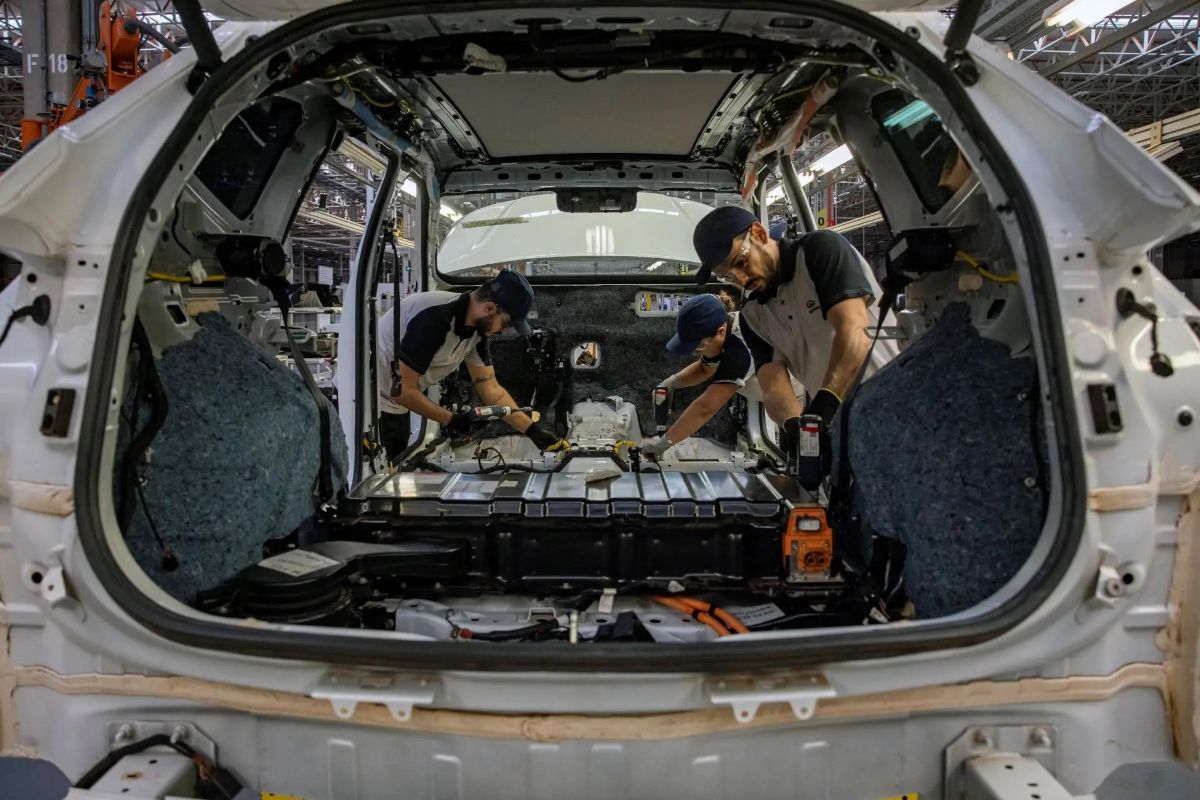 Economia: Produção industrial do Brasil recua 0,4% em setembro, aponta IBGE