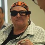 Saúde: Microchip ocular do tamanho de um fio de cabelo devolve visão a pacientes com degeneração macular