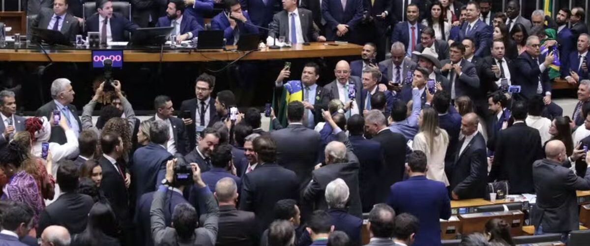 Política: Câmara aprova aumento gradual da licença-paternidade, que chegará a 20 dias até 2029