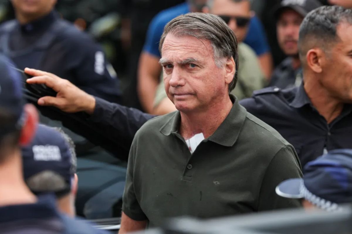 Política: Com prisão iminente, Bolsonaro intensifica articulações políticas e pede autorização ao STF para reuniões