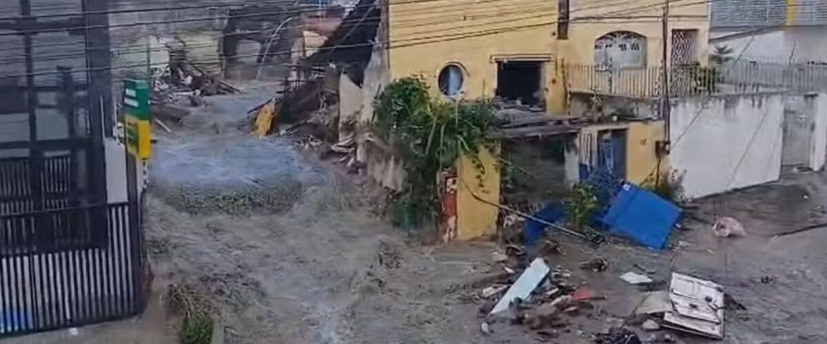 Rompimento de reservatório em Campina Grande causa destruição, deixa uma idosa morta e duas pessoas feridas