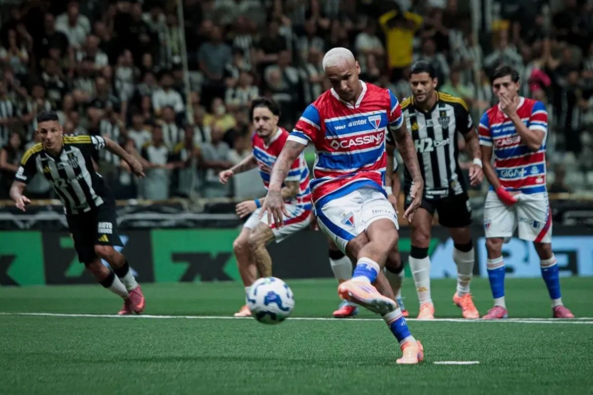 Futebol: Deyverson faz história e marca o primeiro hat-trick da Arena MRV em empate entre Atlético-MG e Fortaleza