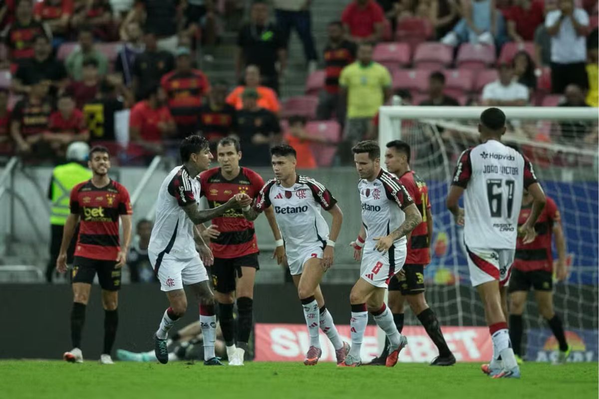 Flamengo goleia Sport e reassume temporariamente a liderança do Brasileirão